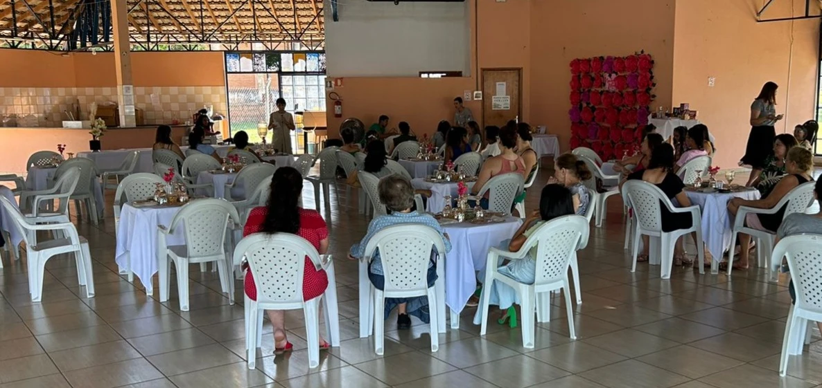 Palestra em evento para mulheres